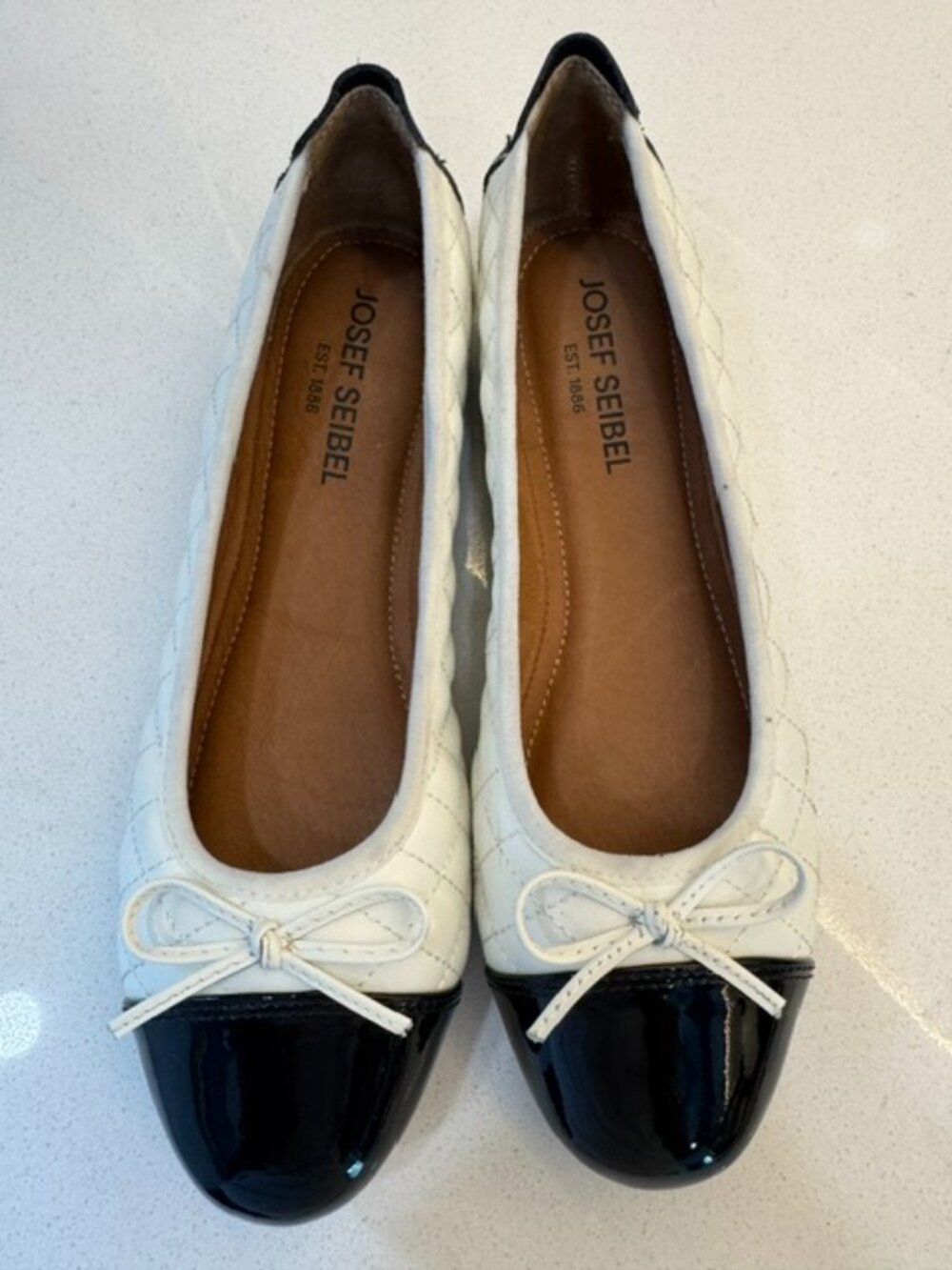 Joseph Seibel "Pippa" Ballet flats sz 40 black patent/white quilted leather